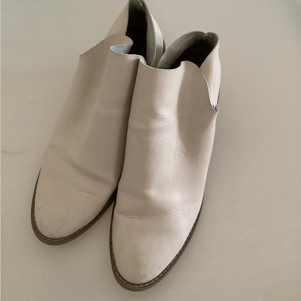 Universal Thread booties -SZ 8